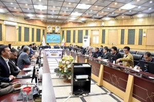 به گزارش روابط عمومی اتاق کرمانشاه، یکصد و سومین جلسه شورای گفت&zwnj;وگوی دولت و بخش خصوصی استان کرمانشاه با حضور استاندار، رئیس اتاق بازرگانی و مدیران دستگاه&zwnj;های اجرایی برگزار شد و مهم&zwnj;ترین مسائل حوزه تجارت مرزی و صدور مجوزهای کسب&zwnj;وکار در بخش کشاورزی مور